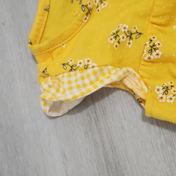 🌺 Adorable baby Carter's yellow bodysuit 🌺 - Picture 3 of 5